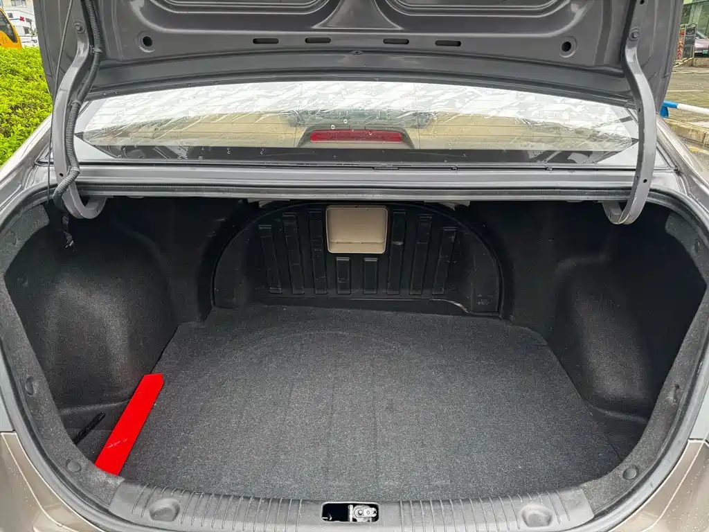 Hyundai Elantra 2015 — фото 25
