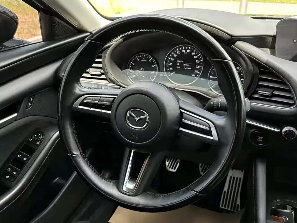 Mazda 3 Axela 2022 — фото 17