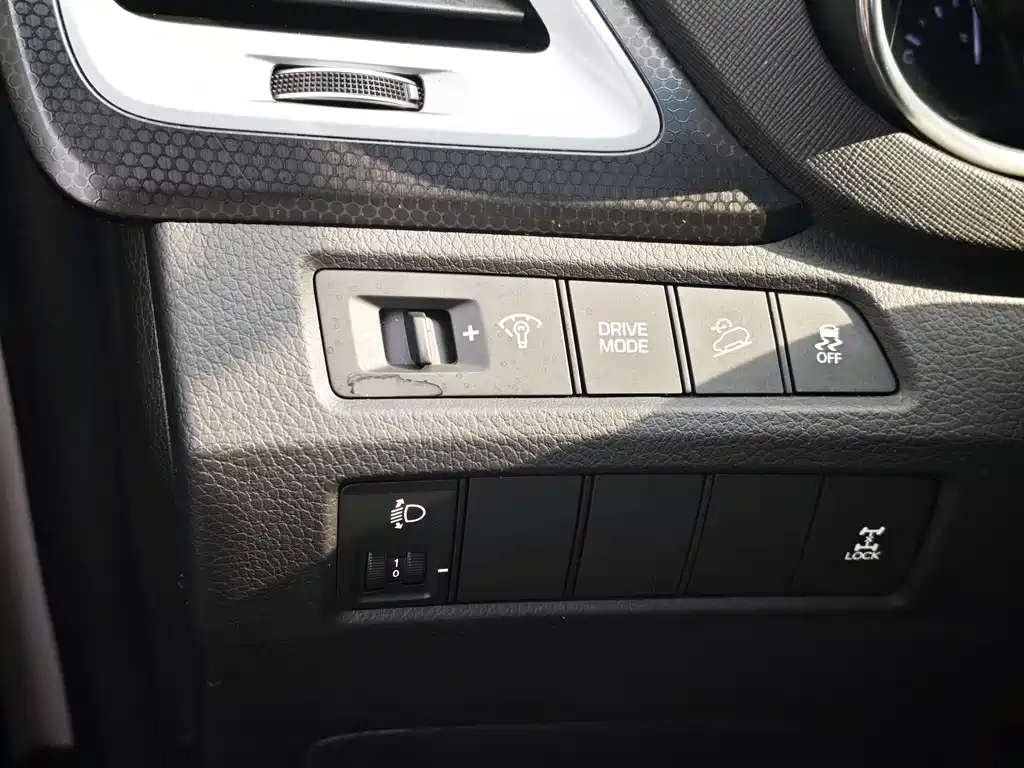 Hyundai Santa Fe 2018 — фото 31
