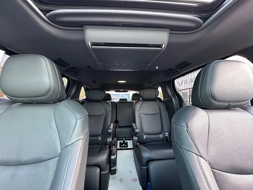 Toyota Sienna 2023 — фото 19
