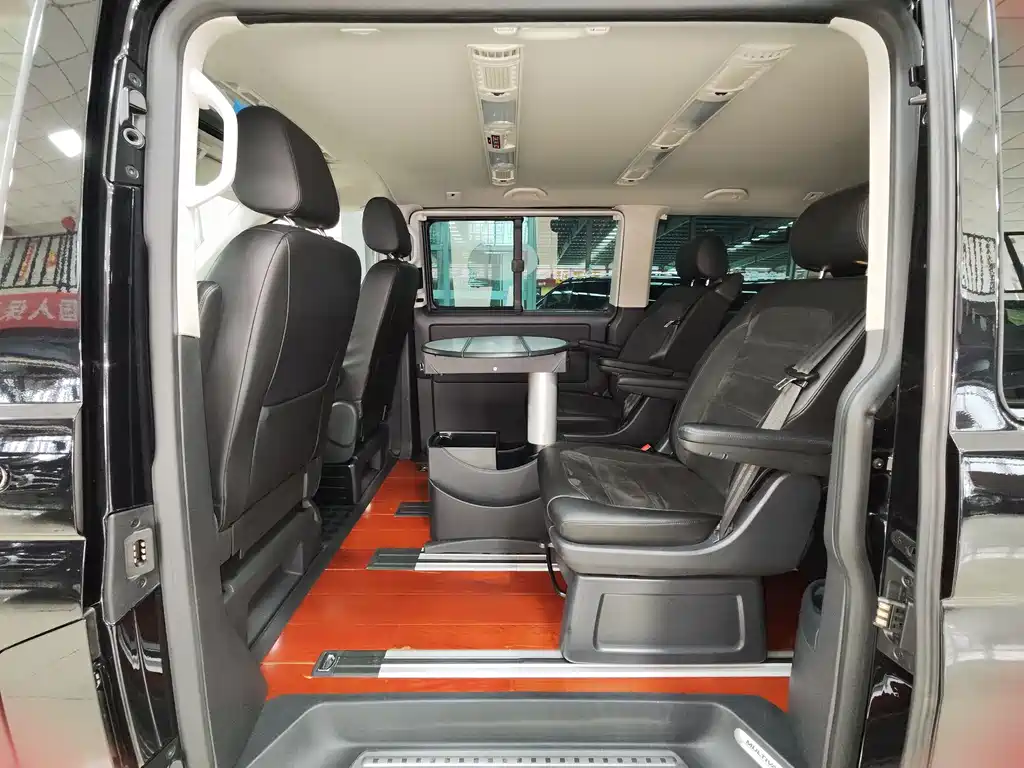 Volkswagen Multivan 2018 — фото 10