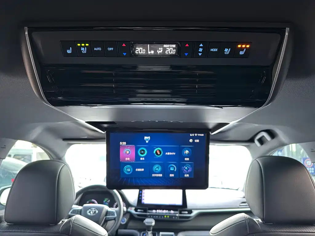 Toyota Sienna 2023 — фото 11