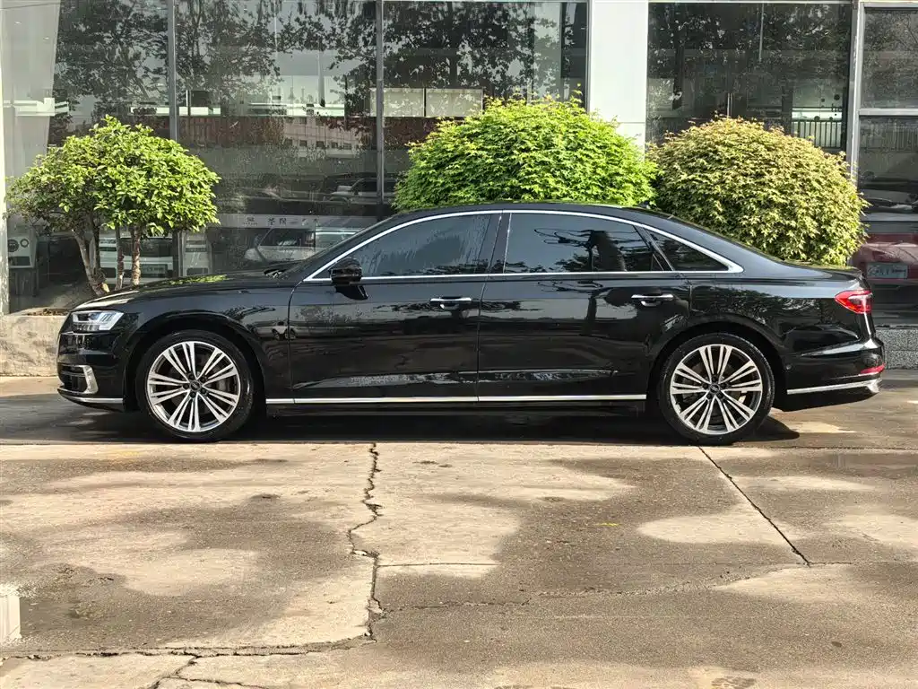 Audi A8 2022 — фото 2