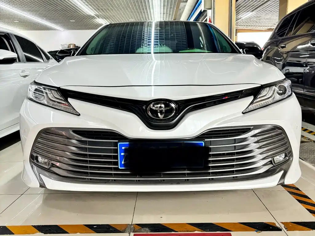 Toyota Camry 2021 — фото 2