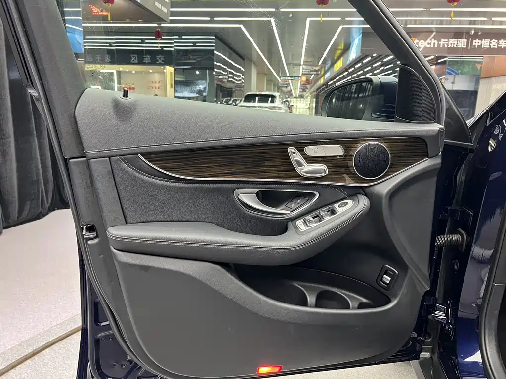 Mercedes-Benz GLC 2018 — фото 14