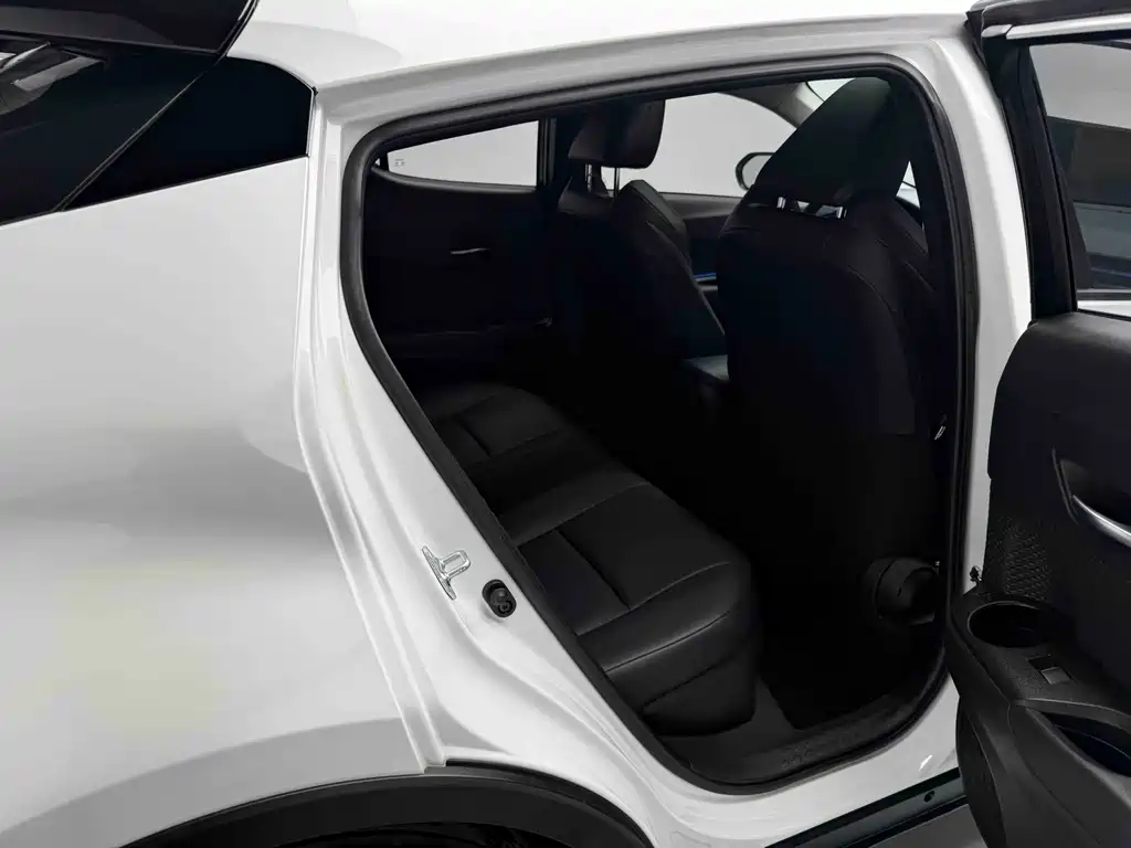 Toyota C-HR 2023 — фото 6