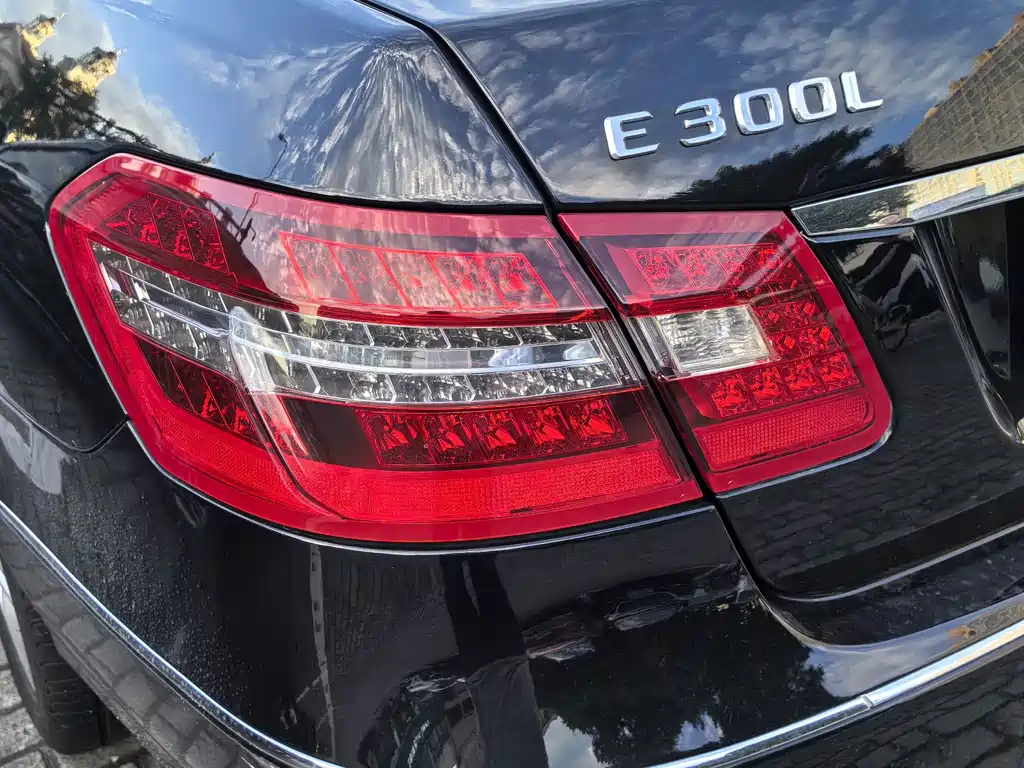 Mercedes-Benz E-Class 2010