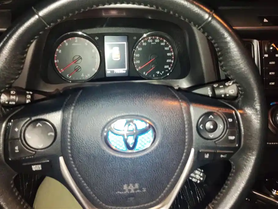 Toyota RAV4 2018 — фото 15