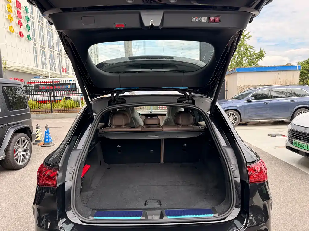 Mercedes-Benz EQE SUV 2025 — фото 19