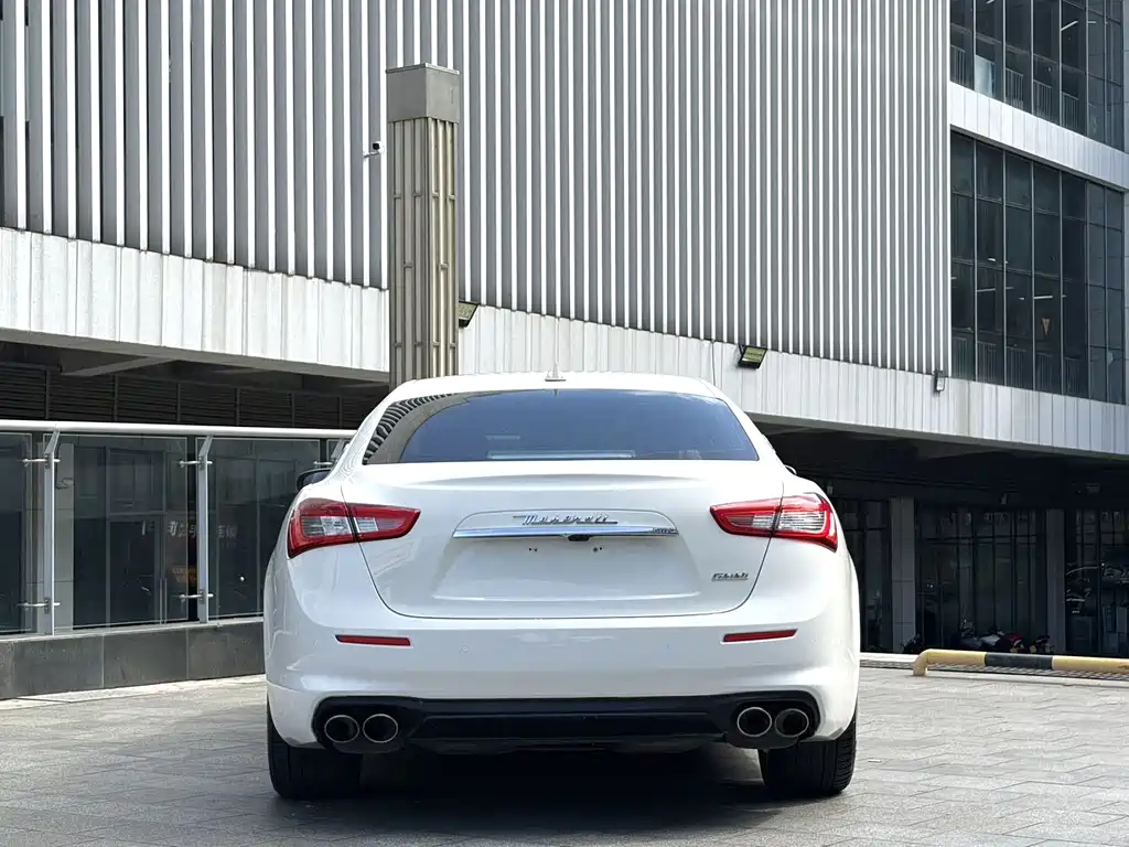 Maserati Ghibli 2019 — фото 11