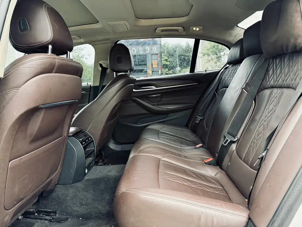 BMW 5 Series New Energy 2019 — фото 18