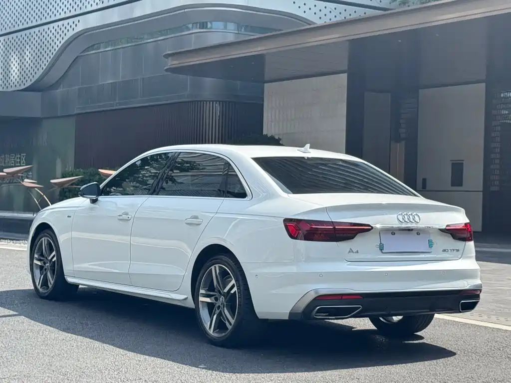 Audi A4L 2021 — фото 29
