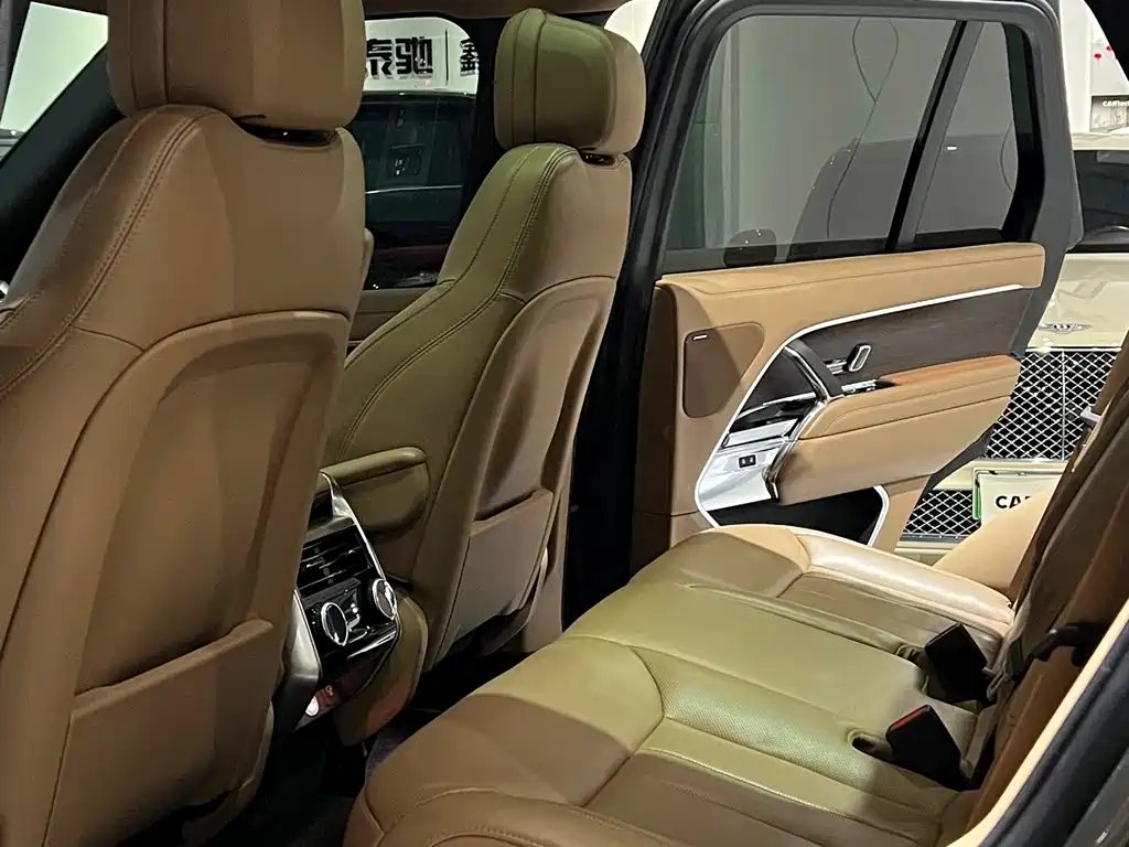 Land Rover Range Rover 2023 — фото 11