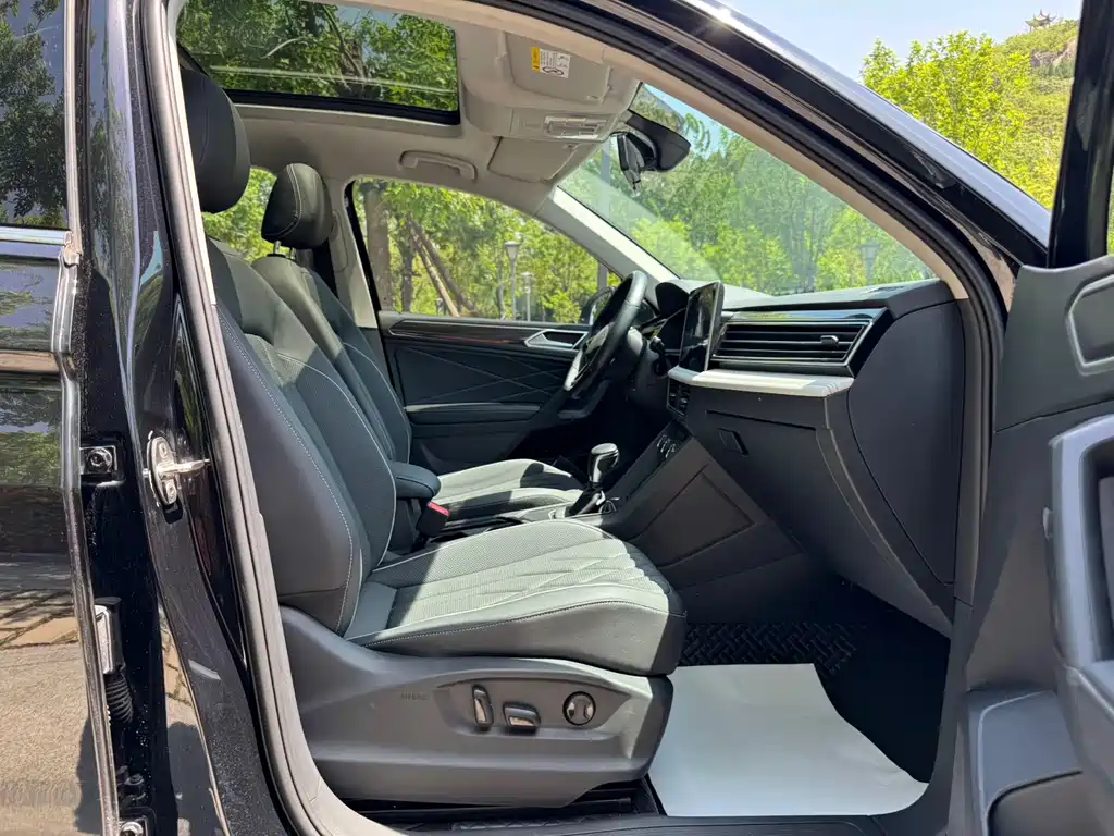 Volkswagen Tiguan L 2023 — фото 17