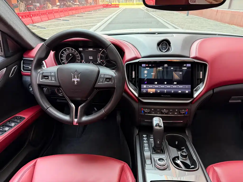 Maserati Ghibli 2021 — фото 11