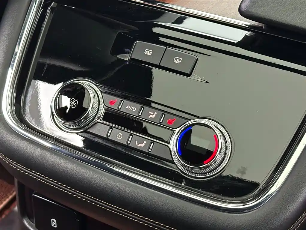 Lincoln Navigator 2019 — фото 13