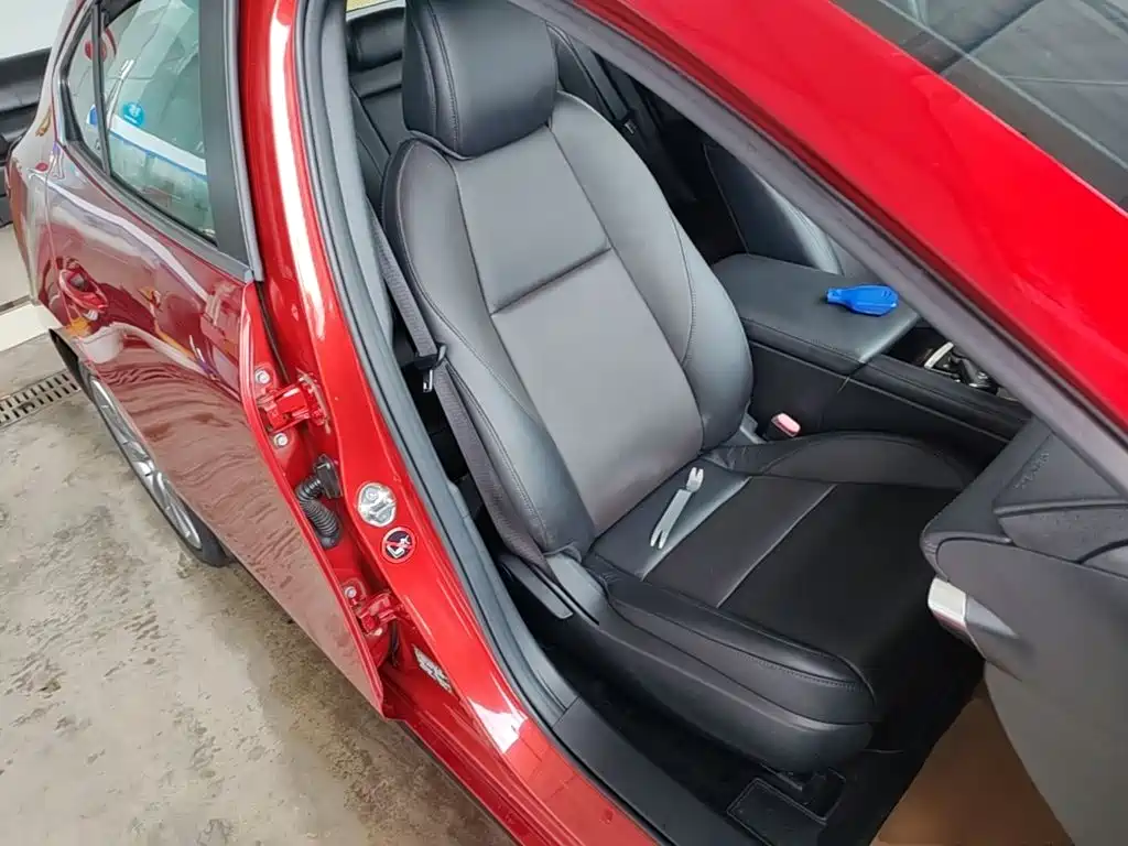 Mazda 3 Axela 2019 — фото 25
