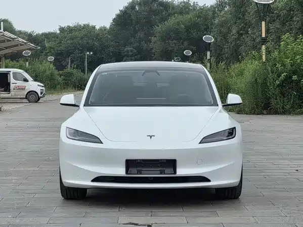 Tesla Model 3 2026