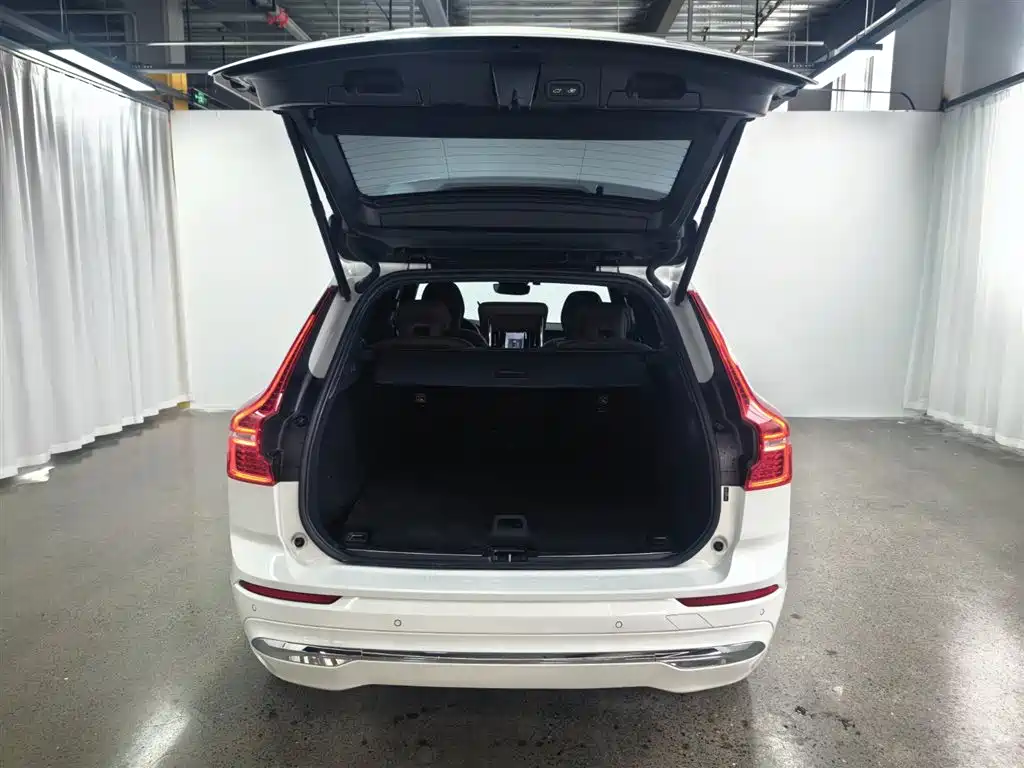 Volvo XC60 PHEV 2025 — фото 8