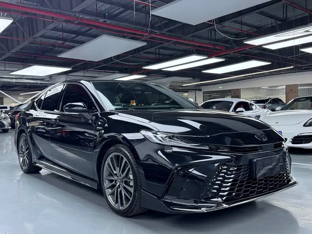 Toyota Camry 2025 — фото 3