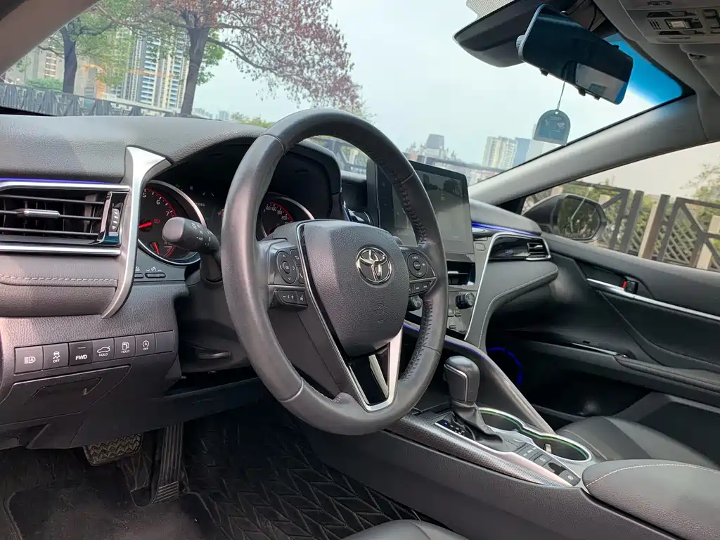 Toyota Camry 2024 — фото 17
