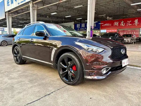 Infiniti QX70 2015