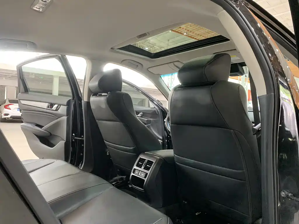 Honda Accord 2022 — фото 12