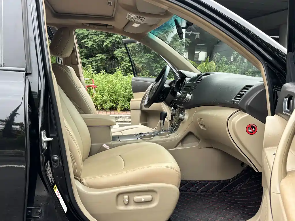 Toyota Highlander 2010 — фото 10