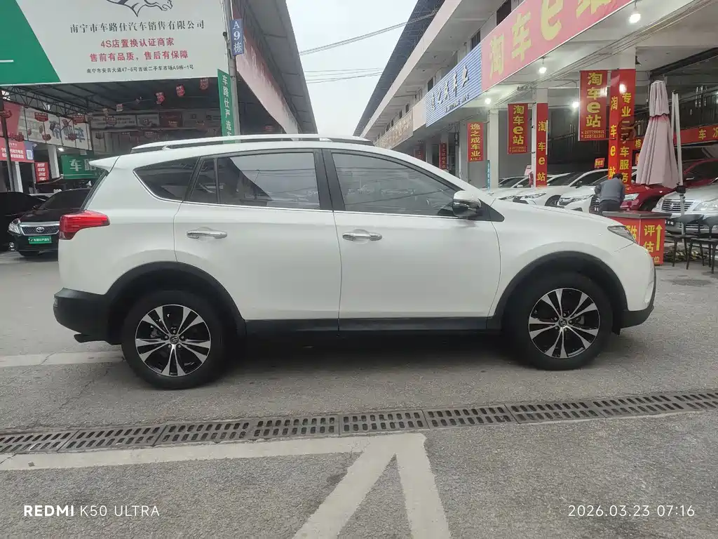 Toyota RAV4 2015 — фото 4