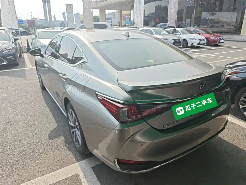 Lexus ES 2022 — фото 5