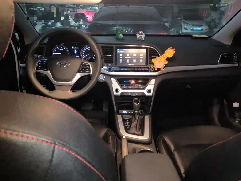 Hyundai Elantra 2018 — фото 13