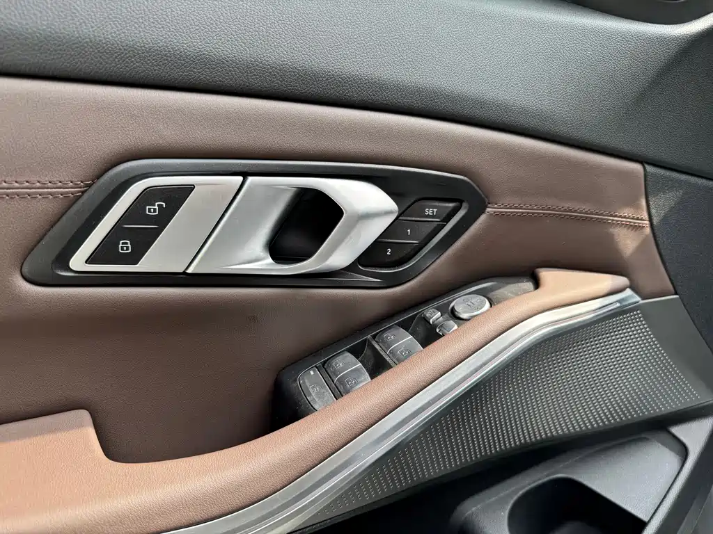 BMW 3 Series 2023 — фото 12
