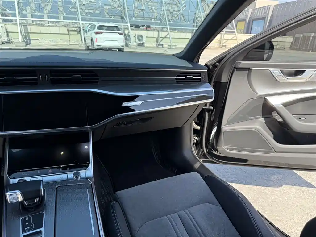Audi A6L 2023 — фото 17