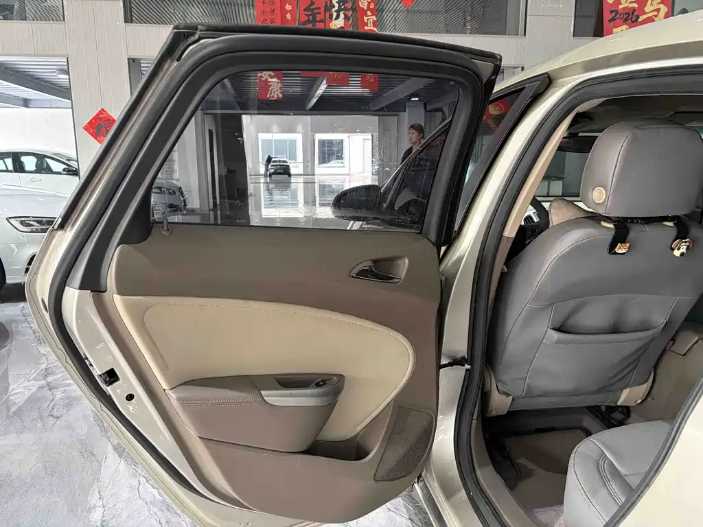 Buick Excelle 2015 — фото 10