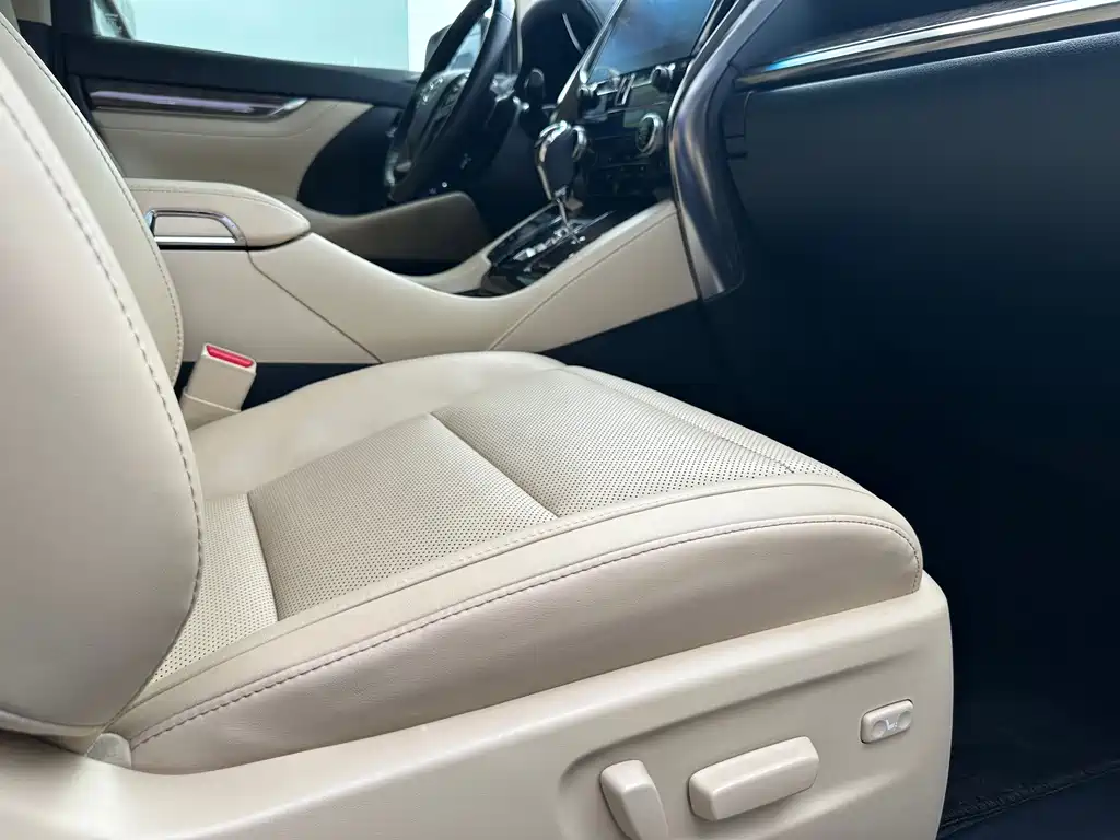 Toyota Alphard 2023 — фото 32