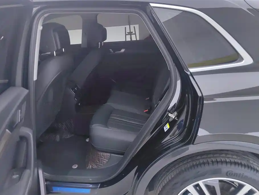 Audi Q5L 2023 — фото 11