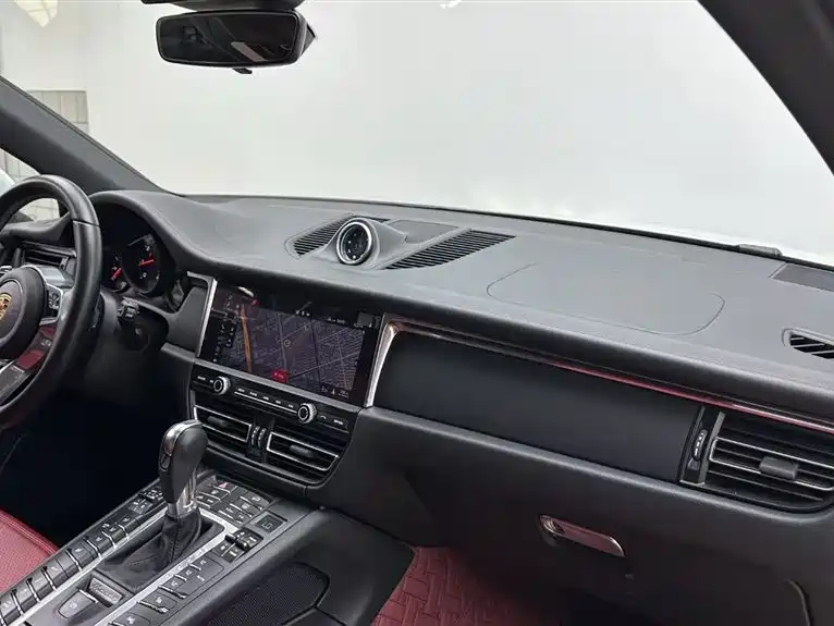 Porsche Macan 2022 — фото 14