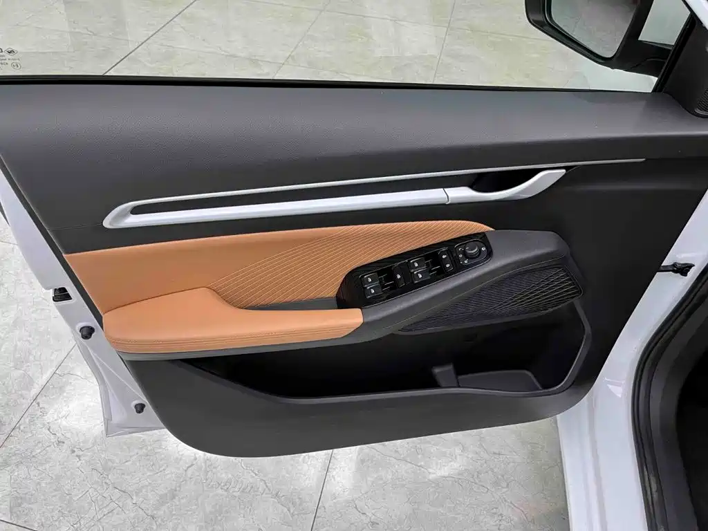 Geely Emgrand 2024 — фото 10