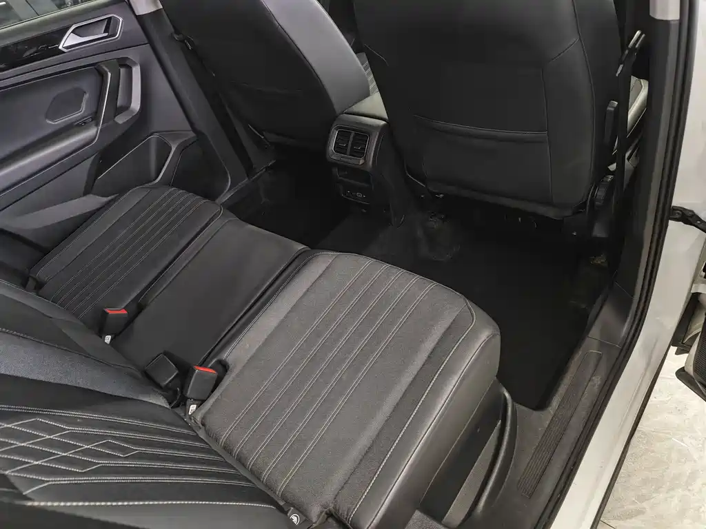 Volkswagen Tiguan L 2022 — фото 11