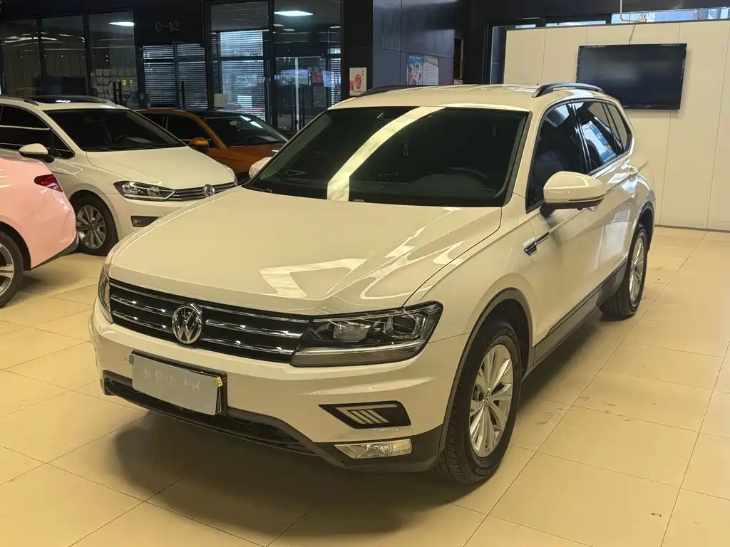 Volkswagen Tiguan L 2018 — фото 11