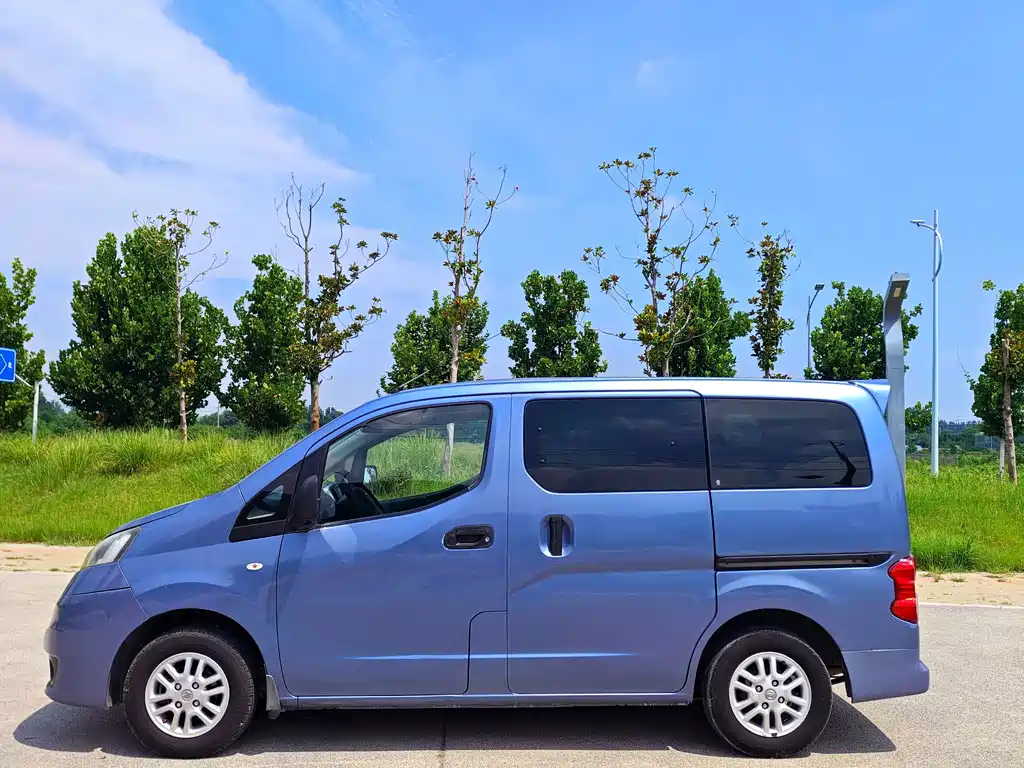 Nissan NV200 2013 — фото 4