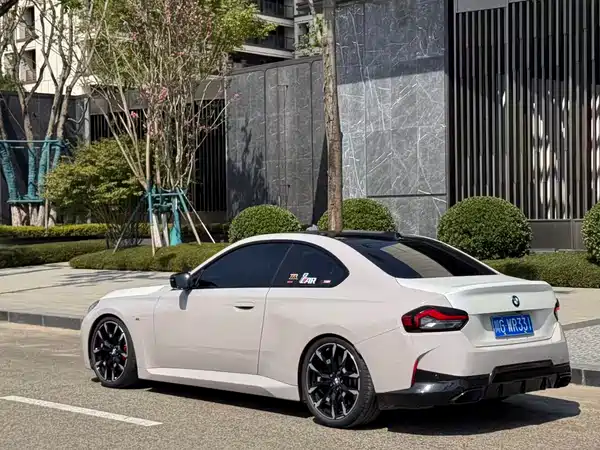 BMW M240i 2025