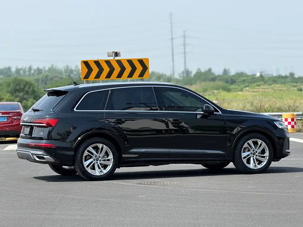 Audi Q7 2023 — фото 18