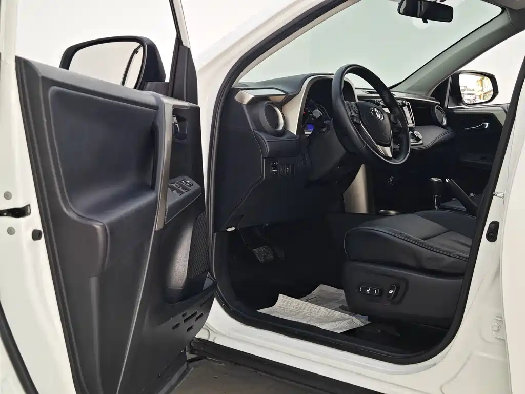 Toyota RAV4 2014 — фото 12