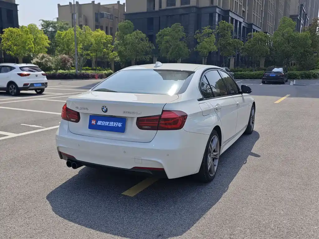 BMW 3 Series 2018 — фото 18