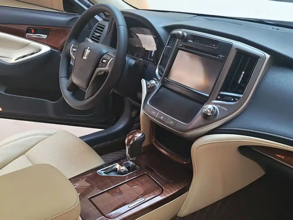 Toyota Crown 2017 — фото 16