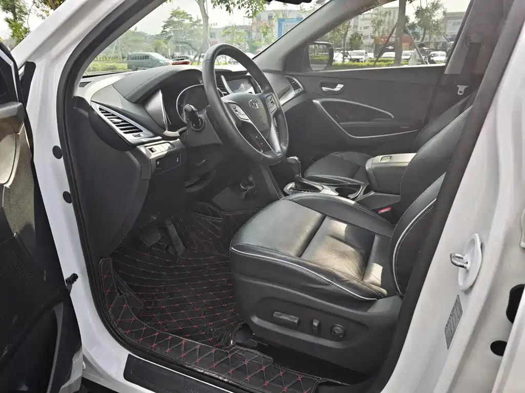 Hyundai Santa Fe 2018 — фото 9