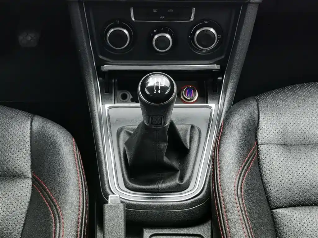 Volkswagen Bora 2017 — фото 13