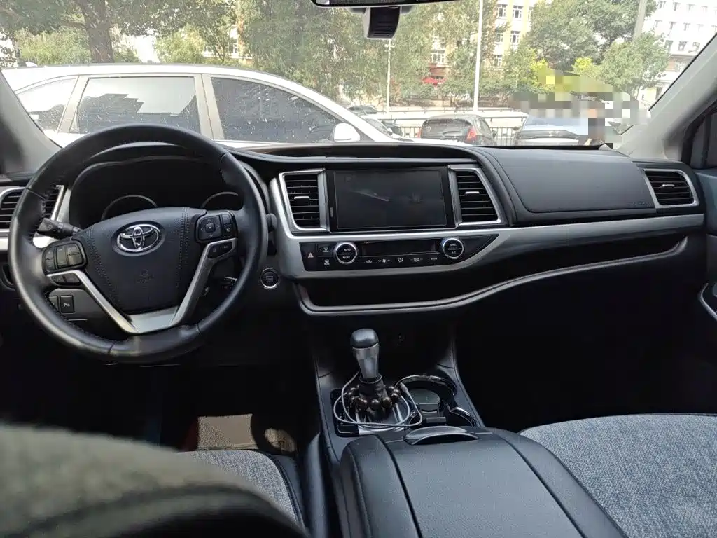 Toyota Highlander 2021 — фото 10