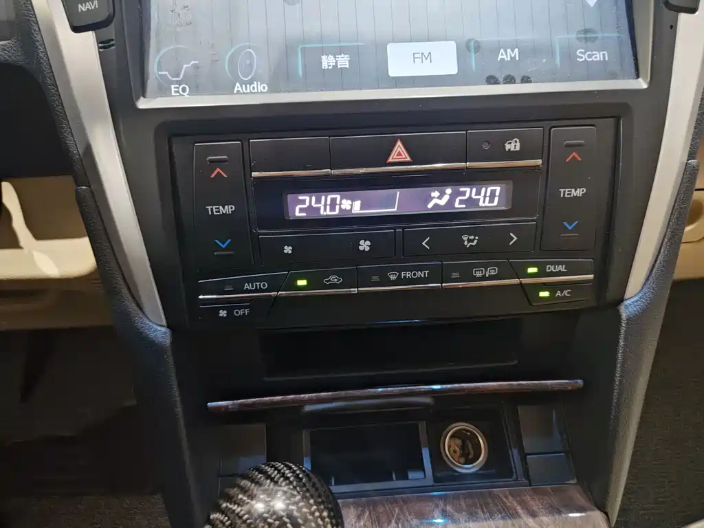 Toyota Camry 2015 — фото 18